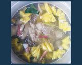 รูปขั้นตอนการทำที่ 1 ของ ก๋วยเตี๋ยวต้มยำไก่สับปะรด