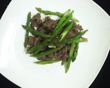 Hình bước làm 3 của món Bắp Bò Xào Măng Tây