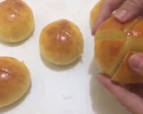 Foto langkah ke 2 dari resep Korean Cream Cheese Garlic Bread.
