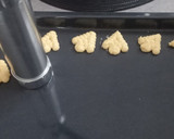 Foto del passaggio 7 della ricetta Biscotti di frolla montata