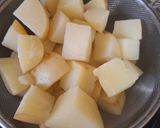 A picture of step 4 of Chicken Drumsticks with Potatoes in Green Sauce.