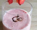 Strawberry banana smoothie recipe step 2 photo