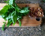 Foto del paso 1 de la receta: Tomates rellenos con pesto (Me embarcaré en tu perfumada intimidad)
