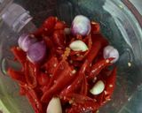 Hình bước làm 2 của món Tương và sa tế ớt