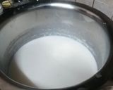 A picture of step 1 of Rice flour firni.