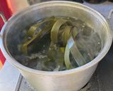 Foto langkah ke 4 dari resep Ketupat Beras Daun Pandan.