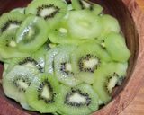 Foto del paso 3 de la receta: Ensalada de pepino con kiwi