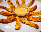 Foto del paso 6 de la receta: Delicias de pollo crujiente con rebozado de panko y parmesano, acompañadas de salsa miel y mostaza
