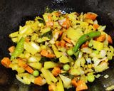 A picture of step 2 of Mixed vegetables with puffed rice.