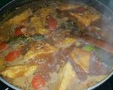 Foto langkah ke 6 dari resep Semur Kuah Isi Bola Daging, Tahu Coklat, dan Kentang.