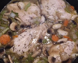 Foto del paso 4 de la receta: Pechugas de pollo en salsa de apio, zanahoria y champiñones