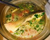 Hình bước làm 3 của món Canh cá chim nấu ngót