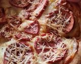 Foto langkah ke 6 dari resep Margharita Pizza with Pepperoni.