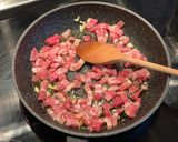 A picture of step 2 of 🍝 Tomato sauce, onion, mushroom, bacon pasta.