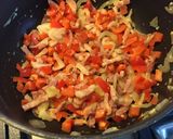 Une image de l'étape 3 de Soupe de lentilles au poivron rouge et lardons.