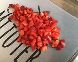 Une image de l'étape 4 de Poêlée de trompettes de la mort aux oignons nouveaux, porc et poivron rouge.