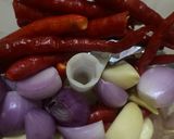 Foto langkah ke 1 dari resep Serundeng Kelapa Rasa Pedas Manis.