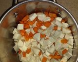 Foto del paso 2 de la receta: Ensalada de yuca con pechuga desmeuzada y torrejas de berenjenas