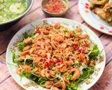 A picture of step 5 of Vietnamese Pennywort Salad with Small Shrimp.