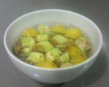 Foto del paso 1 de la receta: Alcachofas con cebolla caramelizada y gambas