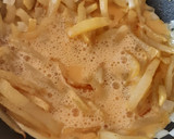 Foto del paso 4 de la receta: Revuelto de patatas fritas