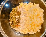 Hình bước làm 2 của món Bánh táo yến mạch rang mật ong