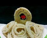 A picture of step 11 of Instant rice flour chakli.