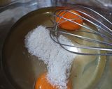 Foto langkah ke 1 dari resep Bolu Pisang Kukus Tanpa Mixer.