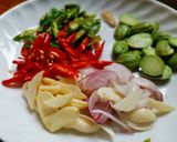 Foto langkah ke 3 dari resep Ikan pindang Kecap tumis Pete cabe.