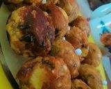 A picture of step 8 of Sabudana Vada.