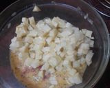 Foto del paso 4 de la receta: Tortilla de papas con cebolla, fuet y perejil picado