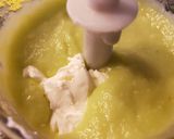 Foto del paso 4 de la receta Crema de calabacín con aguacate y cacahuetes