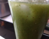 Foto del paso 3 de la receta: Agua Pepino, perejil y limón pa'la presión
