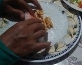 Foto langkah ke 7 dari resep Vietnam Spring Rolls.
