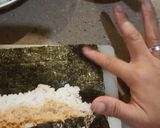 Foto langkah ke 11 dari resep Sushi Tuna Pedas (Spicy tuna sushi).