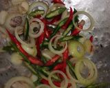 Foto langkah ke 2 dari resep Tumis Ikan Asin Pedas.