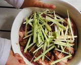 Hình bước làm 2 của món Vào bếp cùng con: Thịt nướng than với tía tô