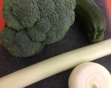 Foto del paso 1 de la receta: Crema de brócoli y calabacín