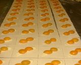 صورة لخطوة 25 من وصفة 🍞🥐عجائب تشكيل العجينة المورقه 🥐🍞