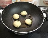 A picture of step 4 of Rava Paniyaram.