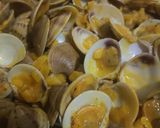 Foto del paso 5 de la receta: Merluza con almejas a la marinera