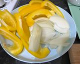 Foto langkah ke 2 dari resep Harwin's fav: Babi Asem Manis ala Made with Lau.