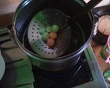 Foto langkah ke 7 dari resep Bola bola tahu pelangi.