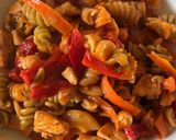 Foto del paso 4 de la receta: Tirabuzones con salsa de pollo 😋