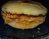 Foto del paso 7 de la receta: Arepa Venezolana rellena de pollo desmechado