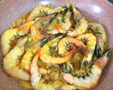 Foto langkah ke 2 dari resep Udang goreng Mentega.
