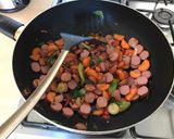 Foto langkah ke 3 dari resep Sego goreng sosis vossenlaan sultan.