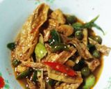 Foto langkah ke 4 dari resep Cabe hijau tahu kering.