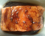 Foto del paso 1 de la receta: Salmón al grill marinado en soja y vino de arroz