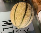 Une image de l'étape 1 de Salade de melon et fruits du jardin au jus d’agrumes.